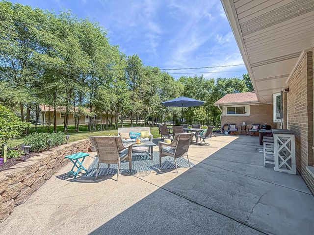 21660 Mayrose BOULEVARD, Brookfield, WI 53045