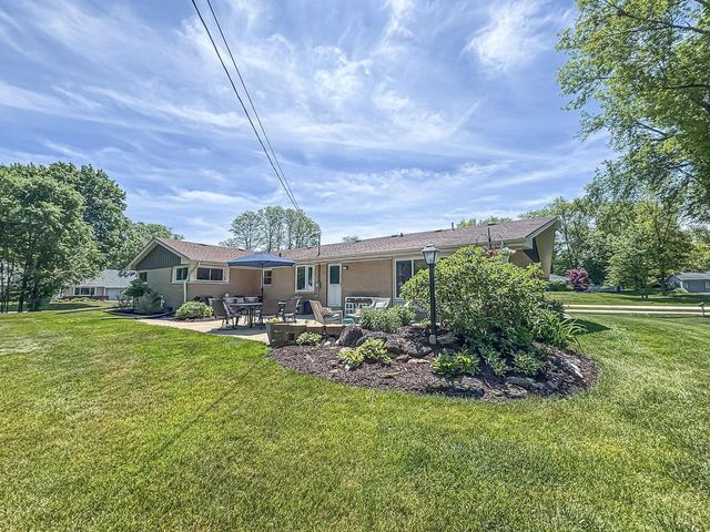 21660 Mayrose BOULEVARD, Brookfield, WI 53045
