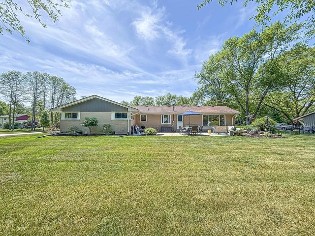 21660 Mayrose BOULEVARD, Brookfield, WI 53045