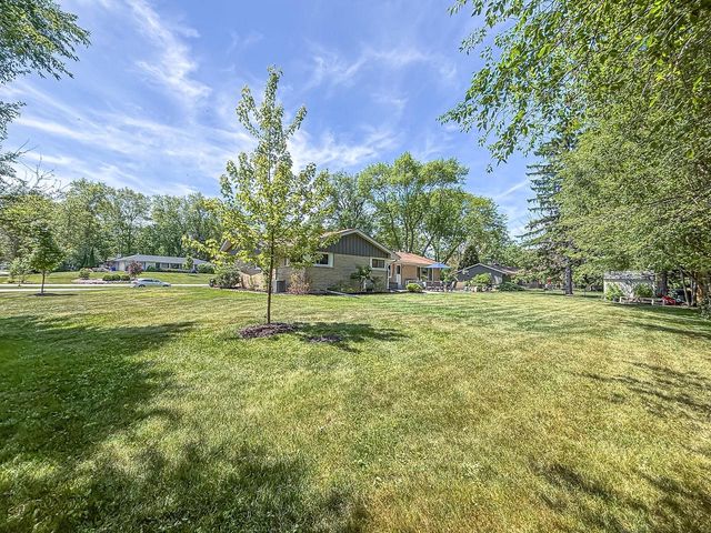 21660 Mayrose BOULEVARD, Brookfield, WI 53045