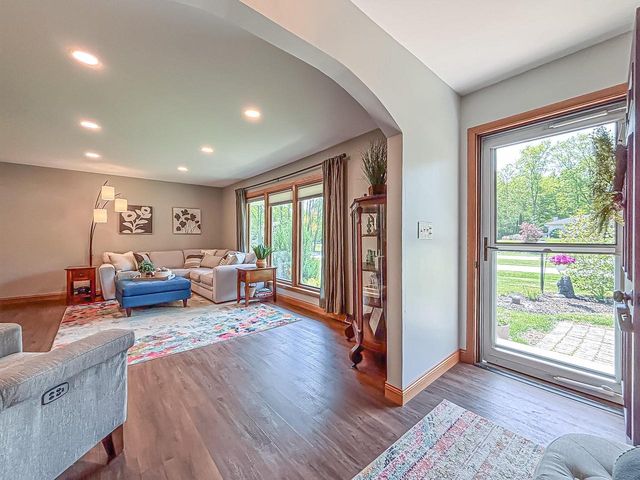 21660 Mayrose BOULEVARD, Brookfield, WI 53045