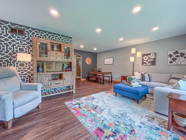 21660 Mayrose BOULEVARD, Brookfield, WI 53045