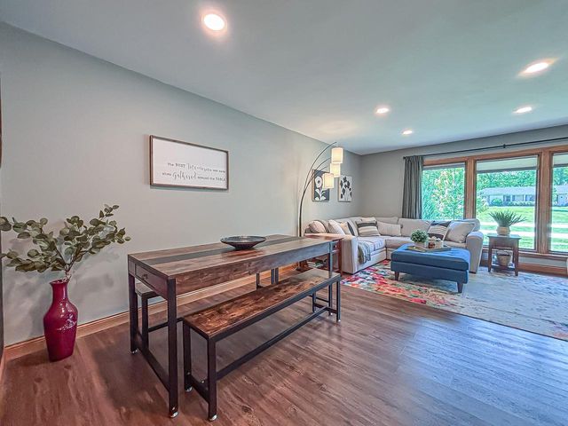 21660 Mayrose BOULEVARD, Brookfield, WI 53045
