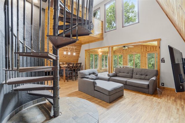 2221 Oak Road NE, North Liberty, IA 52317