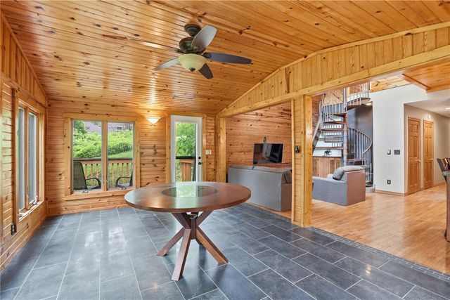 2221 Oak Road NE, North Liberty, IA 52317