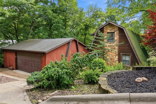 2221 Oak Road NE, North Liberty, IA 52317