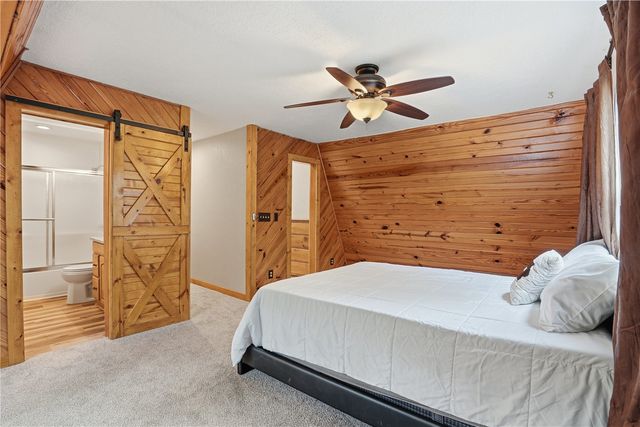 2221 Oak Road NE, North Liberty, IA 52317