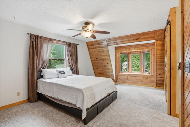 2221 Oak Road NE, North Liberty, IA 52317