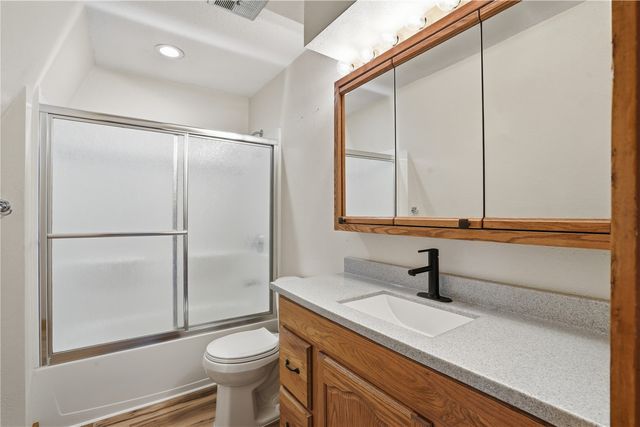 2221 Oak Road NE, North Liberty, IA 52317