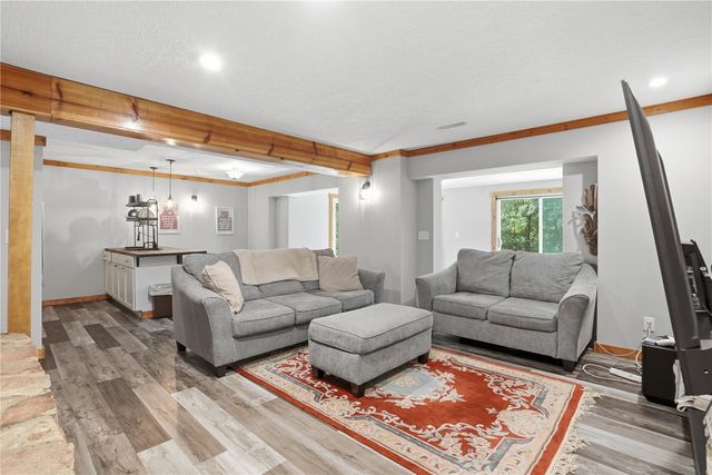 2221 Oak Road NE, North Liberty, IA 52317