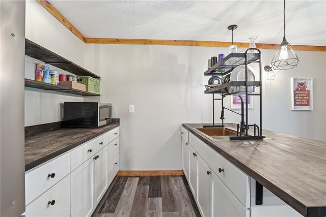 2221 Oak Road NE, North Liberty, IA 52317