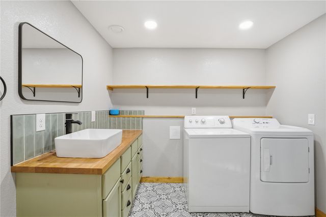 2221 Oak Road NE, North Liberty, IA 52317