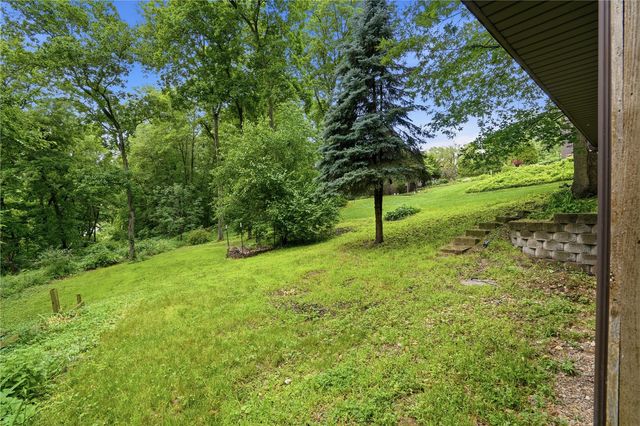 2221 Oak Road NE, North Liberty, IA 52317