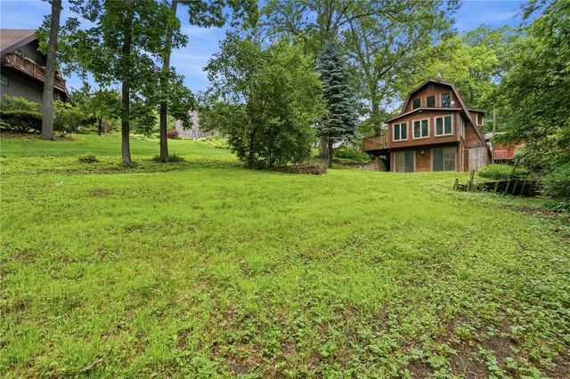 2221 Oak Road NE, North Liberty, IA 52317