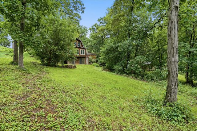 2221 Oak Road NE, North Liberty, IA 52317