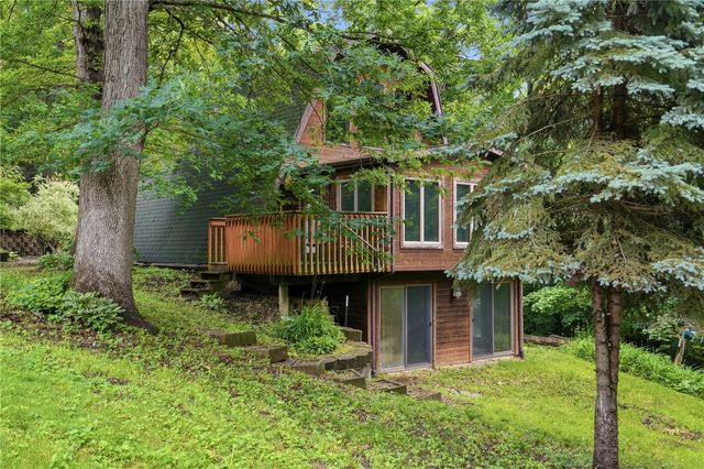 2221 Oak Road NE, North Liberty, IA 52317