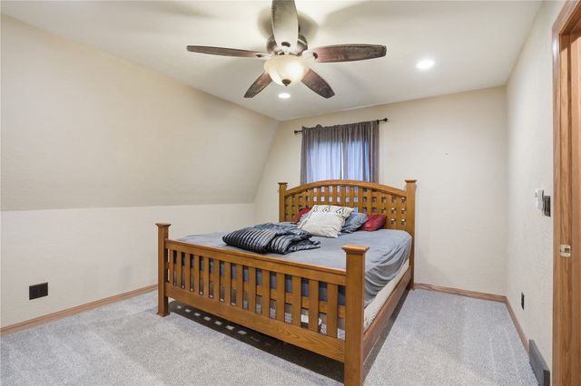 2221 Oak Road NE, North Liberty, IA 52317