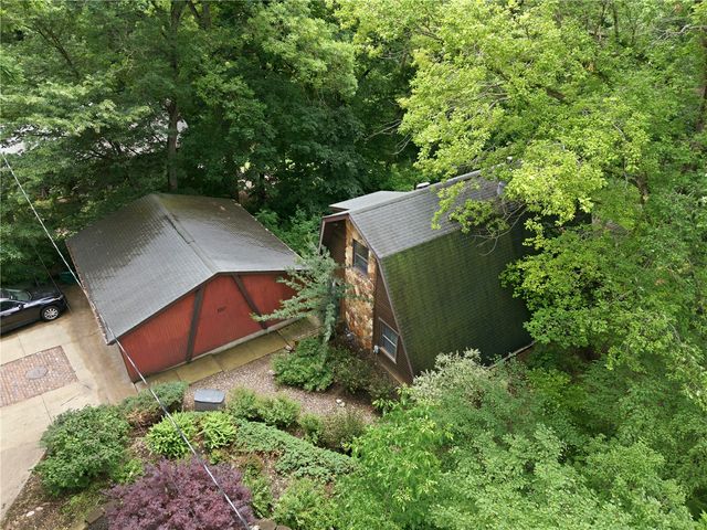 2221 Oak Road NE, North Liberty, IA 52317
