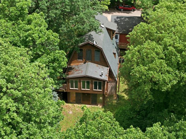 2221 Oak Road NE, North Liberty, IA 52317