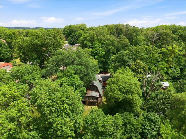 2221 Oak Road NE, North Liberty, IA 52317