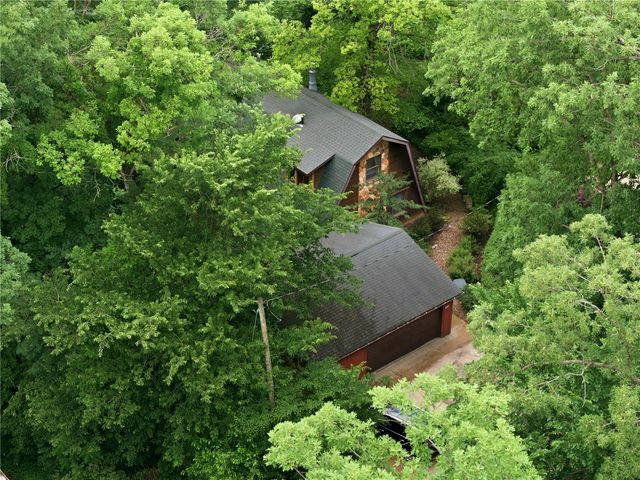 2221 Oak Road NE, North Liberty, IA 52317