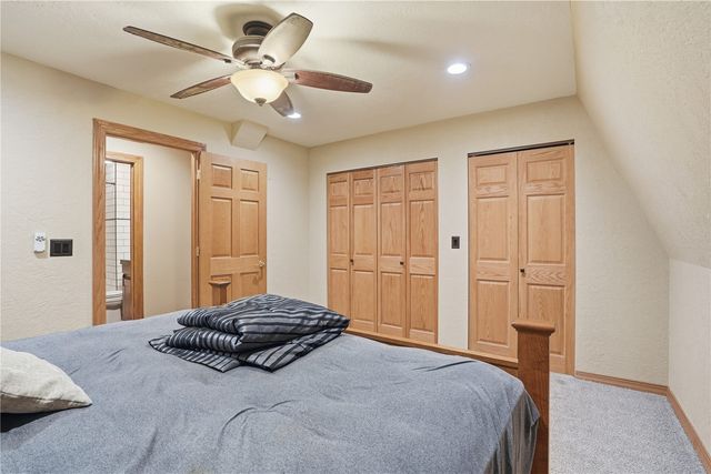 2221 Oak Road NE, North Liberty, IA 52317