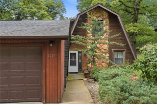 2221 Oak Road NE, North Liberty, IA 52317