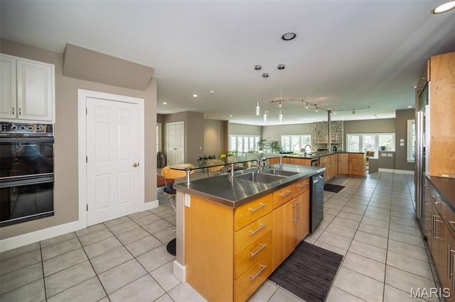 1211 S Geyer Road, St Louis, MO 63122