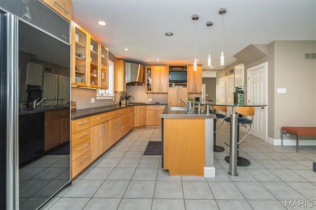 1211 S Geyer Road, St Louis, MO 63122