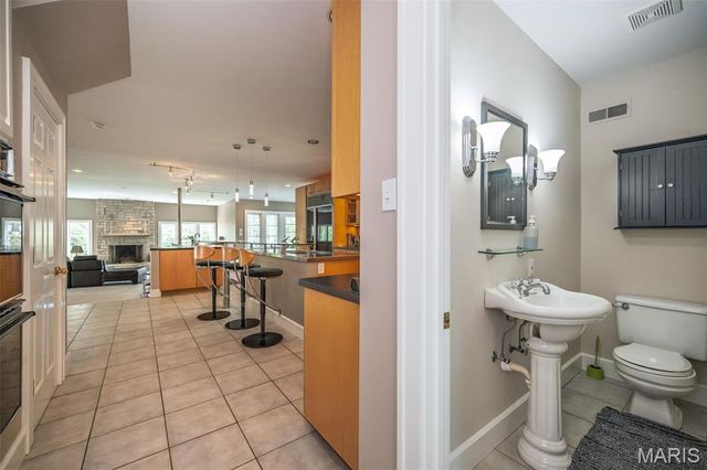 1211 S Geyer Road, St Louis, MO 63122