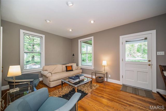 1211 S Geyer Road, St Louis, MO 63122