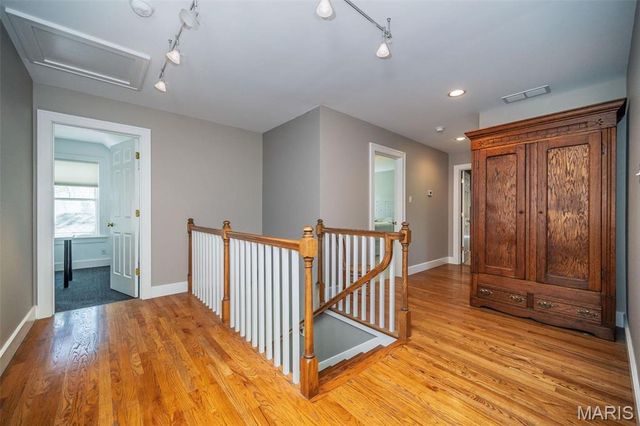 1211 S Geyer Road, St Louis, MO 63122
