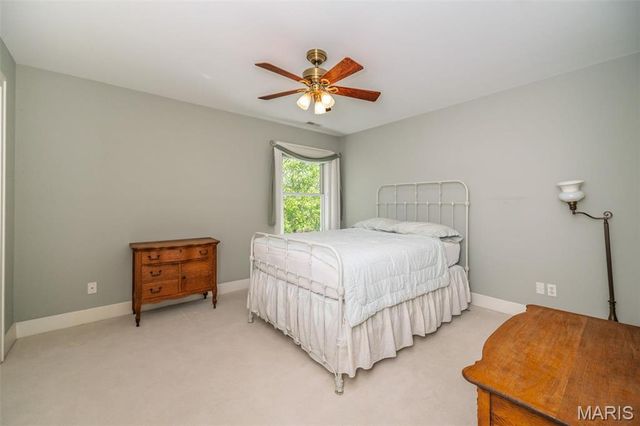 1211 S Geyer Road, St Louis, MO 63122