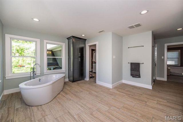 1211 S Geyer Road, St Louis, MO 63122