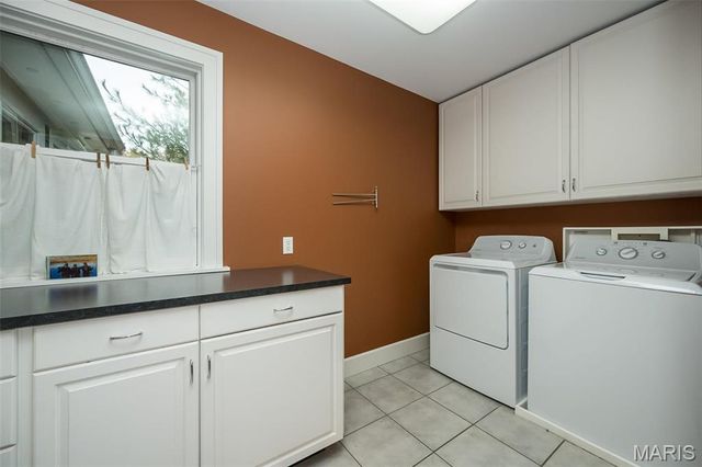 1211 S Geyer Road, St Louis, MO 63122