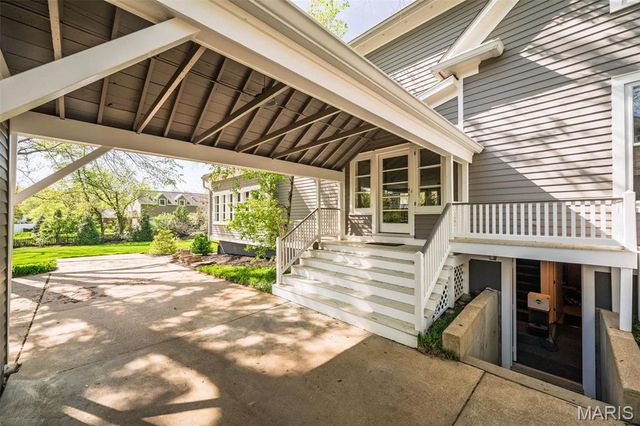 1211 S Geyer Road, St Louis, MO 63122