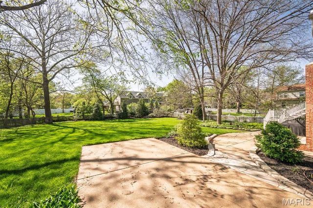 1211 S Geyer Road, St Louis, MO 63122
