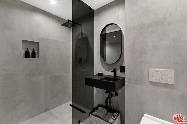 11010 Chalon Road, Los Angeles, CA 90077