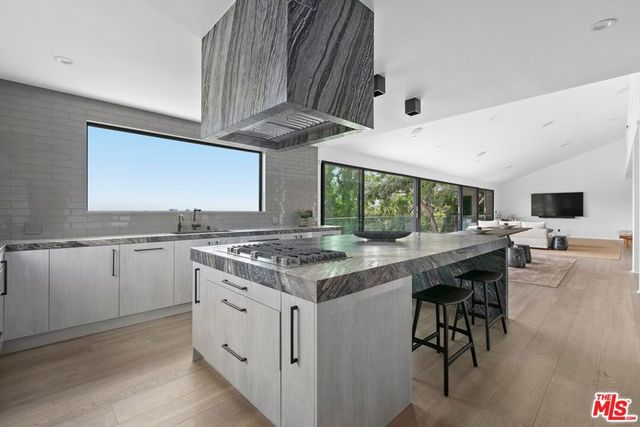 11010 Chalon Road, Los Angeles, CA 90077