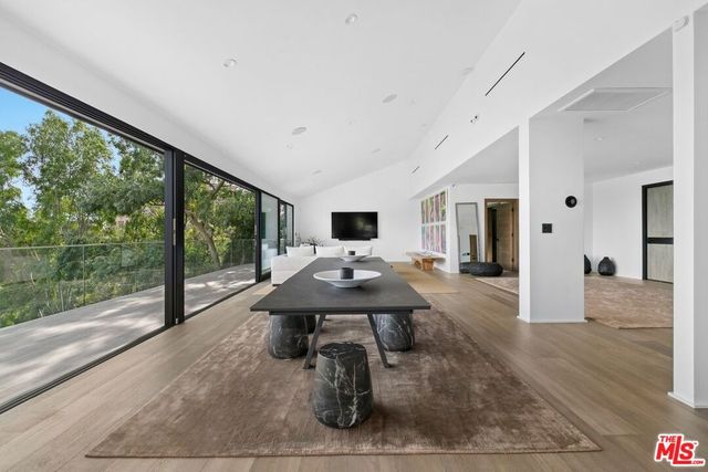 11010 Chalon Road, Los Angeles, CA 90077