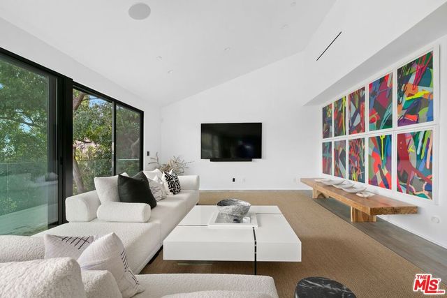 11010 Chalon Road, Los Angeles, CA 90077