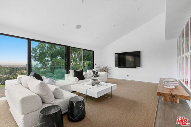 11010 Chalon Road, Los Angeles, CA 90077