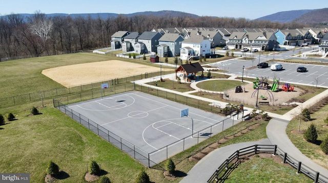 1733 AUTUMN MAPLE LEAF DR, Dumfries, VA 22026