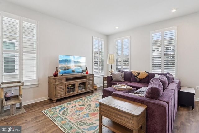 1733 AUTUMN MAPLE LEAF DR, Dumfries, VA 22026