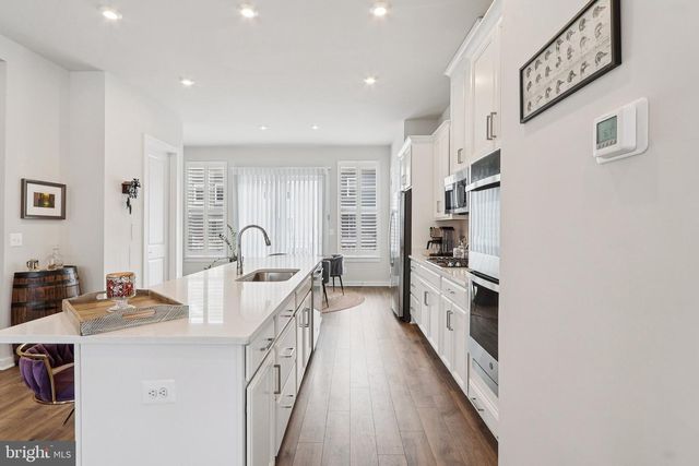 1733 AUTUMN MAPLE LEAF DR, Dumfries, VA 22026