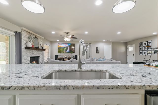 214 Center Street, Whitesboro, TX 76273