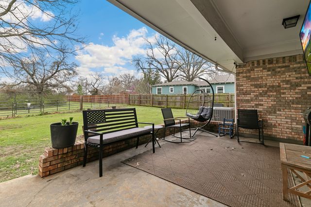 214 Center Street, Whitesboro, TX 76273