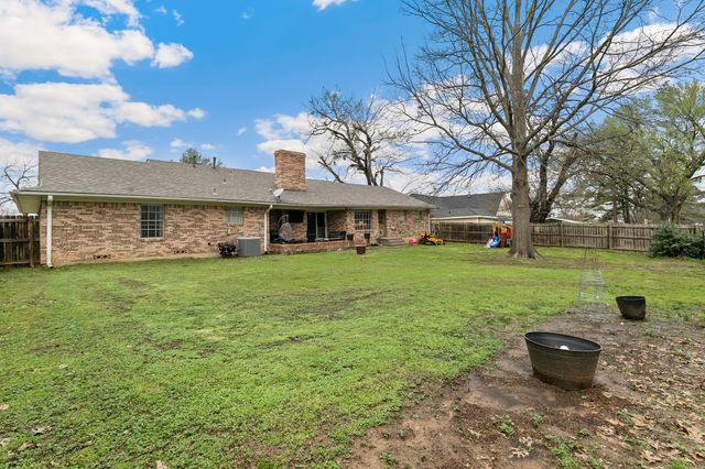 214 Center Street, Whitesboro, TX 76273