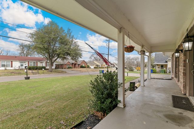 214 Center Street, Whitesboro, TX 76273