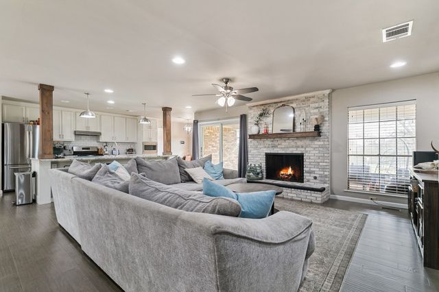 214 Center Street, Whitesboro, TX 76273